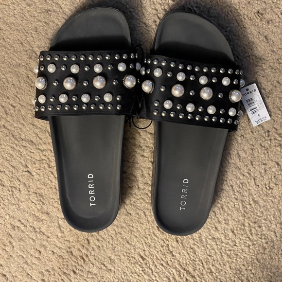torrid Shoes - Torrid Pearl Slides Size 9 - Final Price Drop
